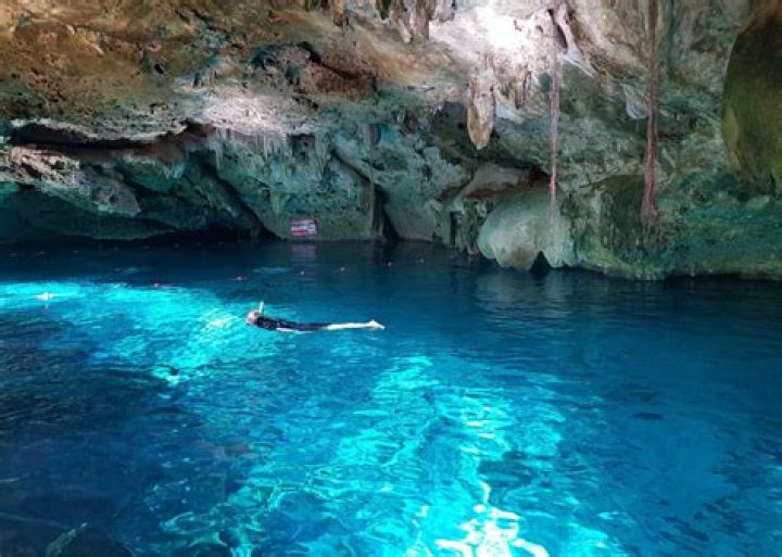 Can you swim in the water in Belize?