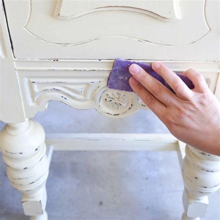Can you use furniture polish on chalk paint?