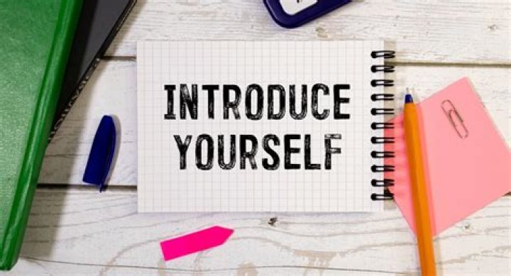 How do you introduce yourself to a new girl online?
