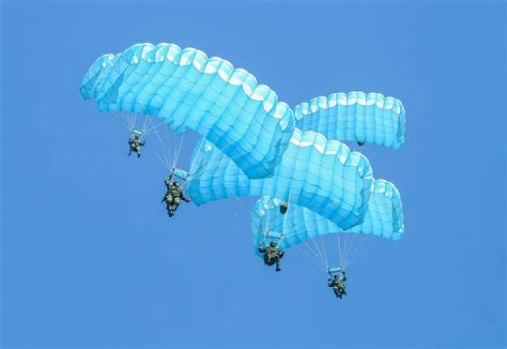 How much do parachute packers get paid?