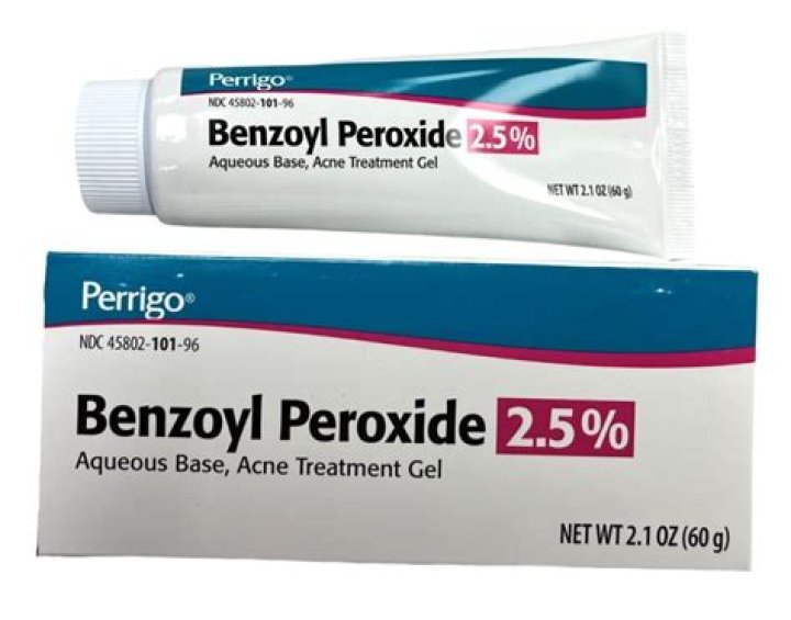 Is benzoyl peroxide better in morning or night?