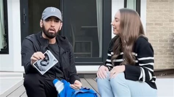 Is Eminem a leftie?
