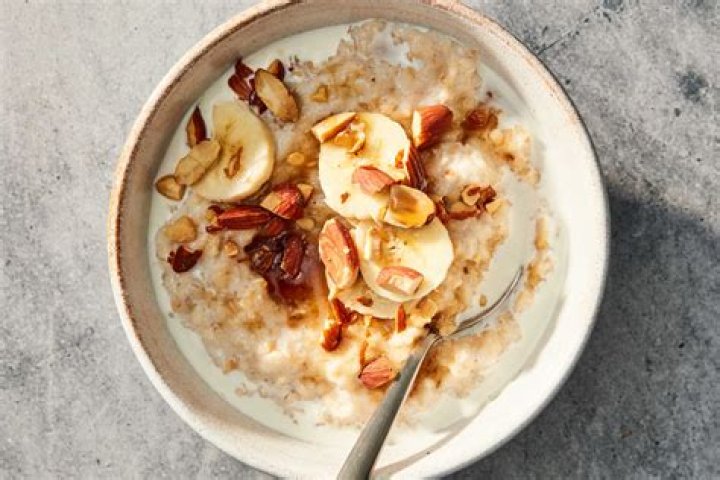 Is it healthy to eat oatmeal with milk?