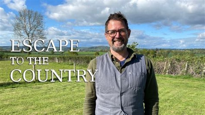 What happened to Nikki on escape to the country?