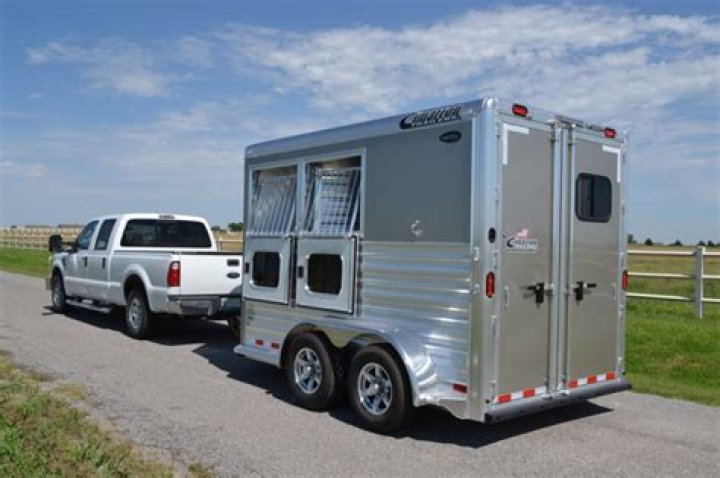 What size truck Do I need to pull a 2 horse trailer?