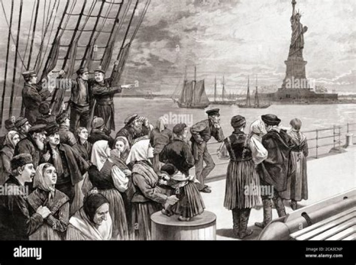 Where did immigrants arrive in New York before Castle Garden?