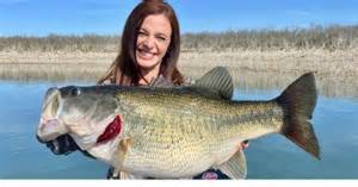Where was the biggest bass caught in California?