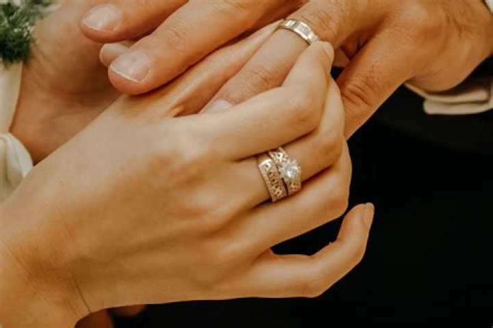 Why doesn't Jay-Z wear a wedding ring?
